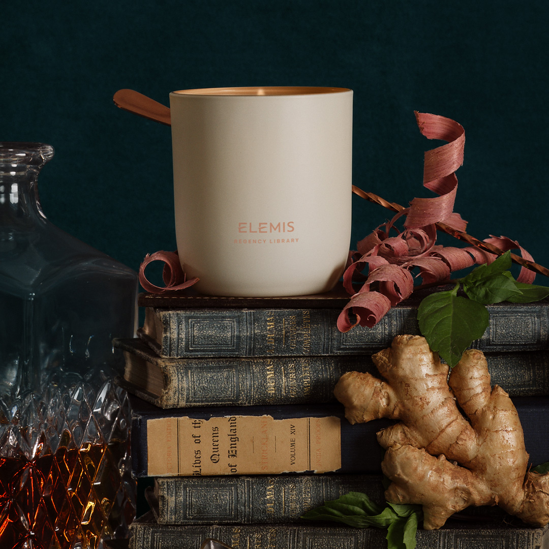 Аромасвічка ELEMIS Regency Library Scented Candle